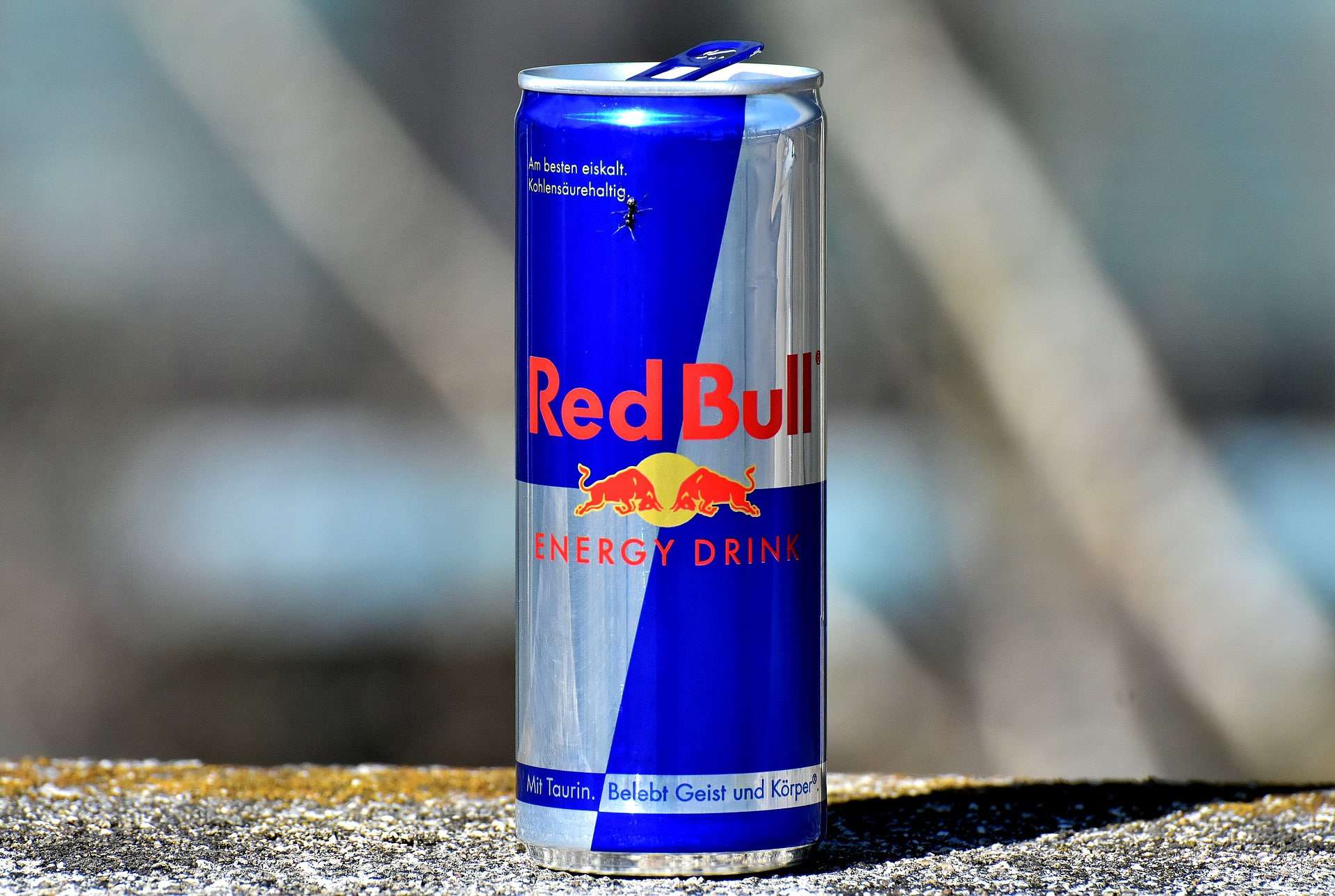 Does Red Bull have more caffeine than coffee