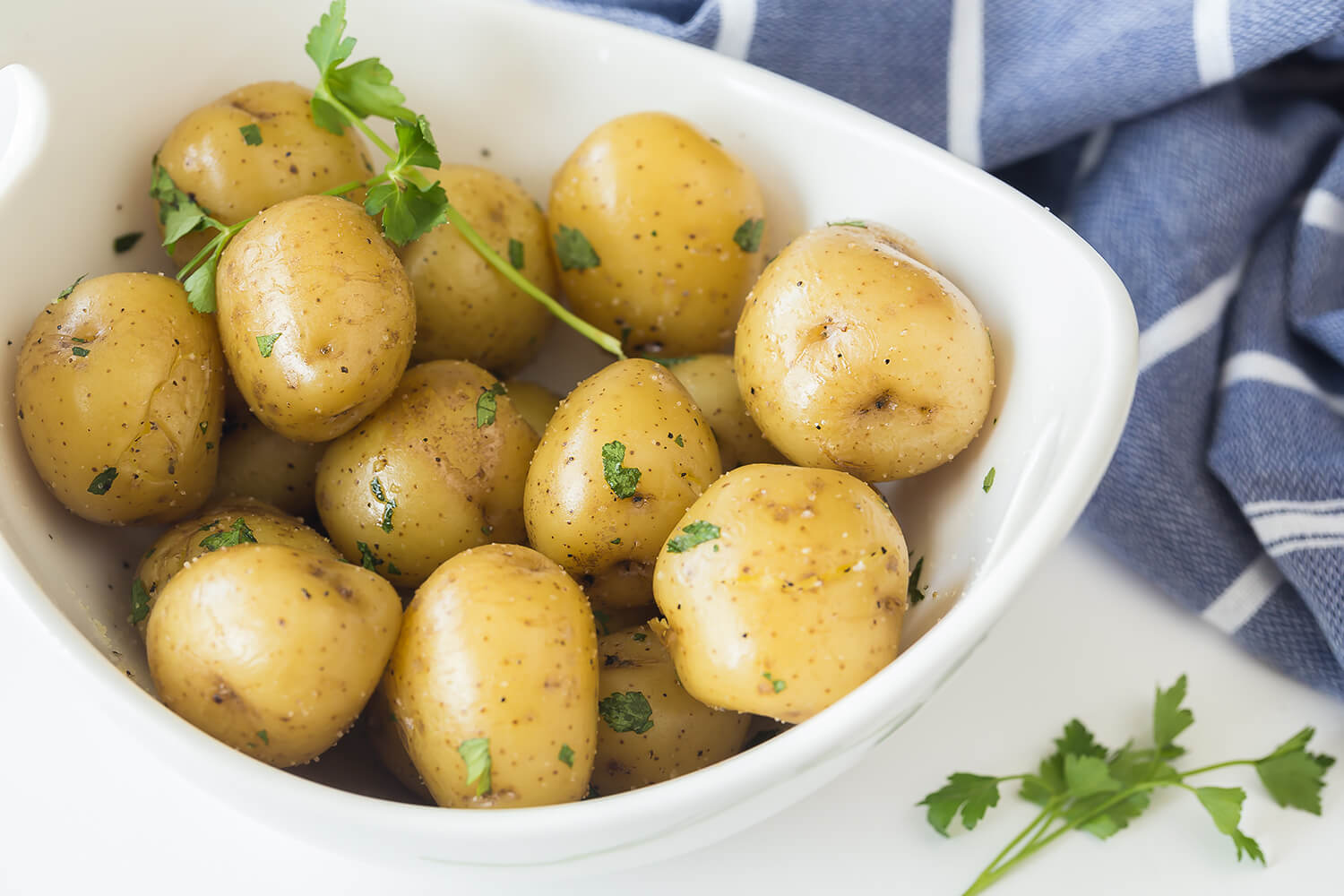 How long does it take to boil potatoes whole?