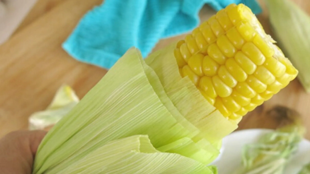 How long does it take to microwave 2 corn on the cob without husk?