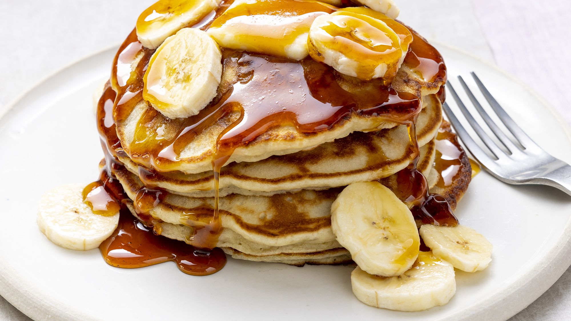 How many calories are in 2 pancakes with syrup?