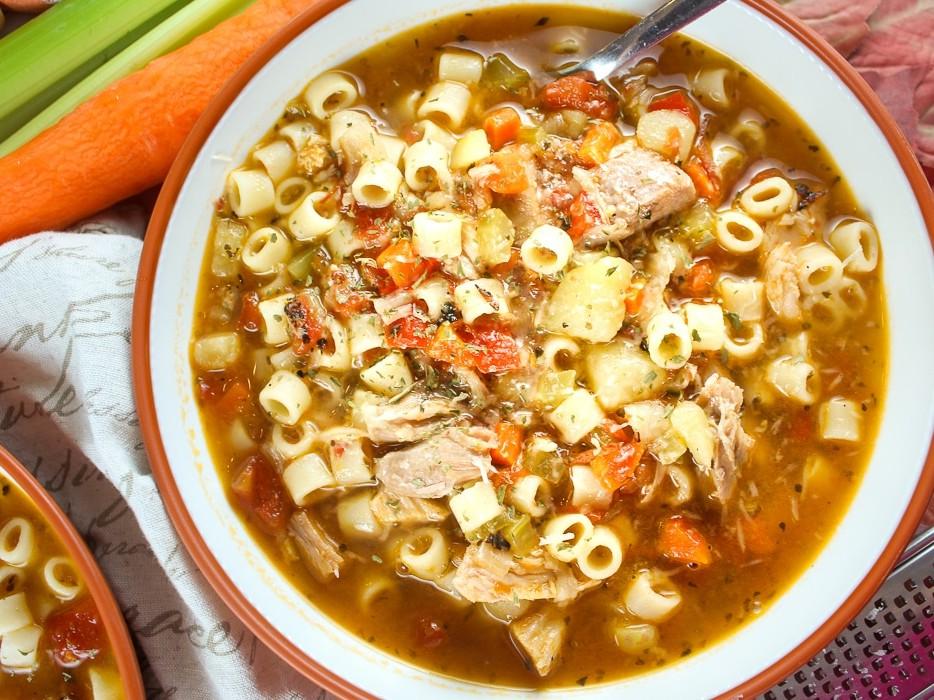 How many calories are in a bowl of Carrabba's chicken soup?