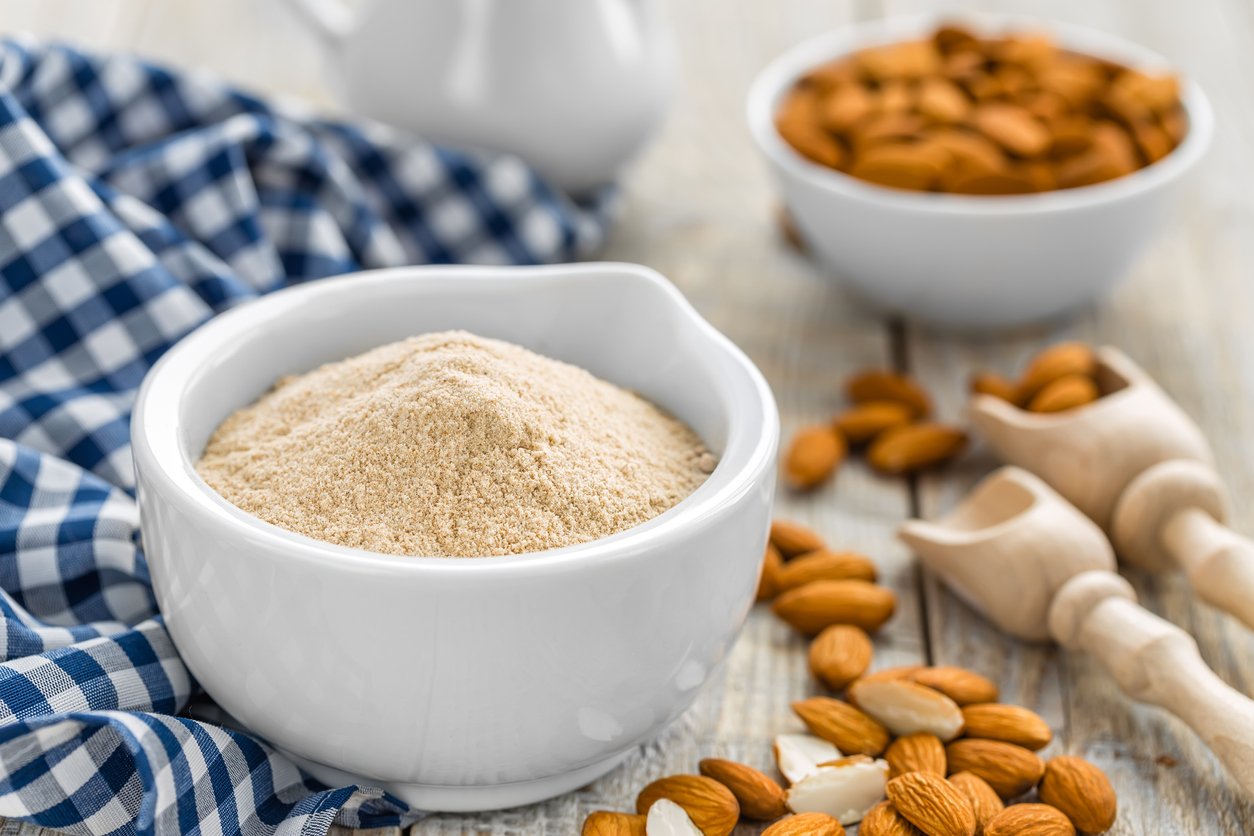 How many carbs are in a cup of almond flour?