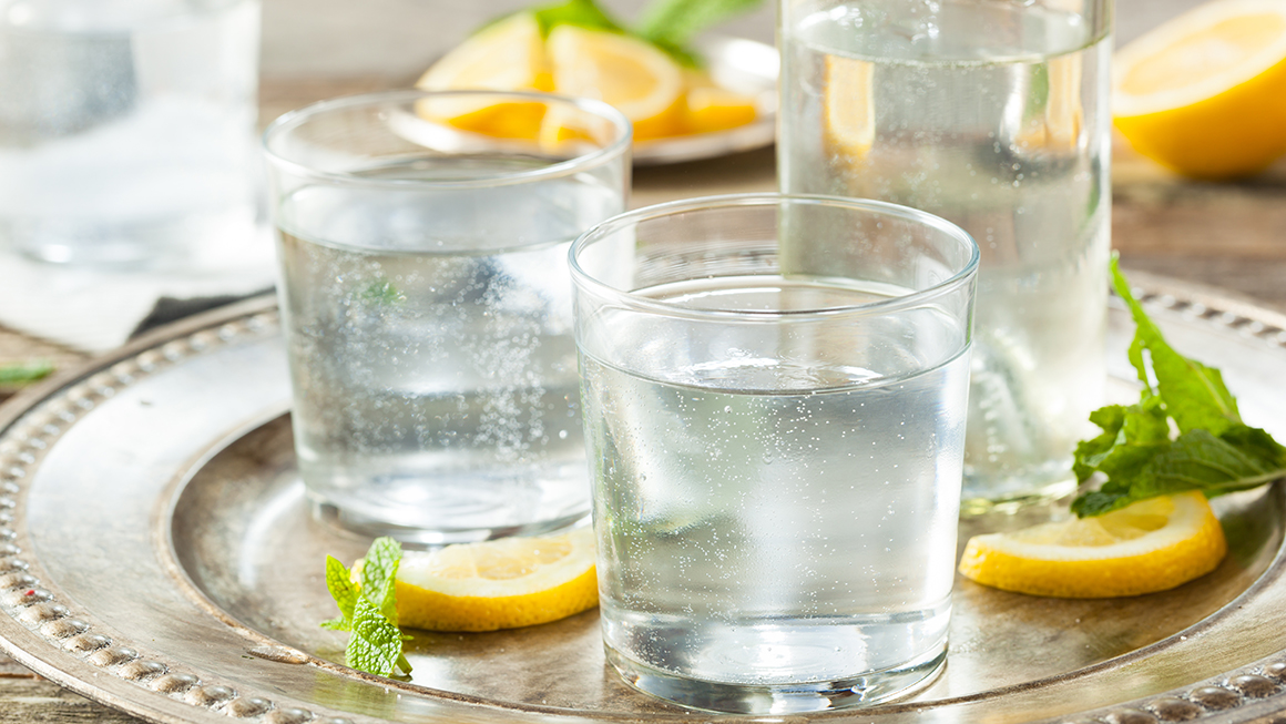 Is it OK to hydrate with carbonated water?