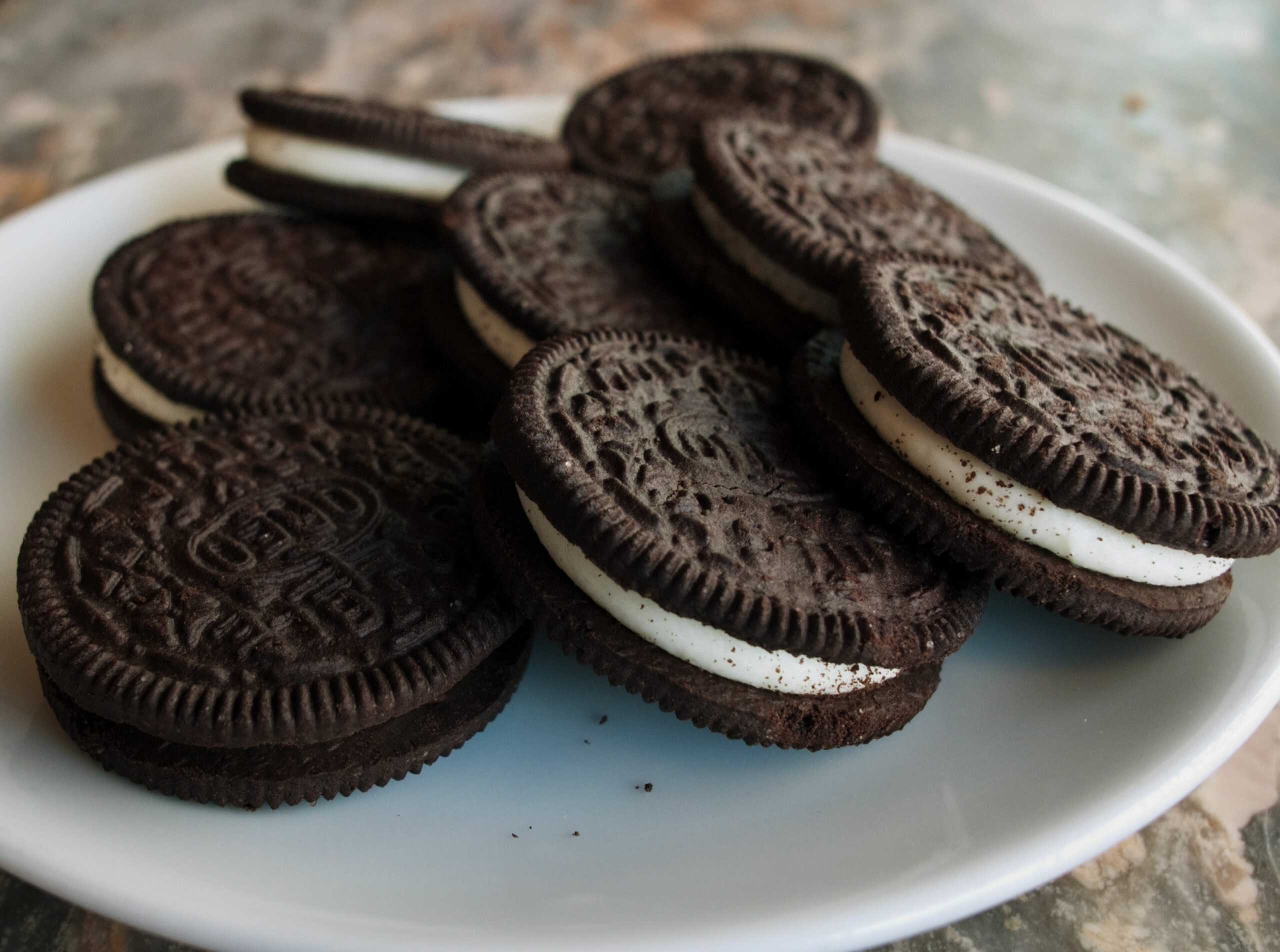 What are Oreo Cakesters made out of?