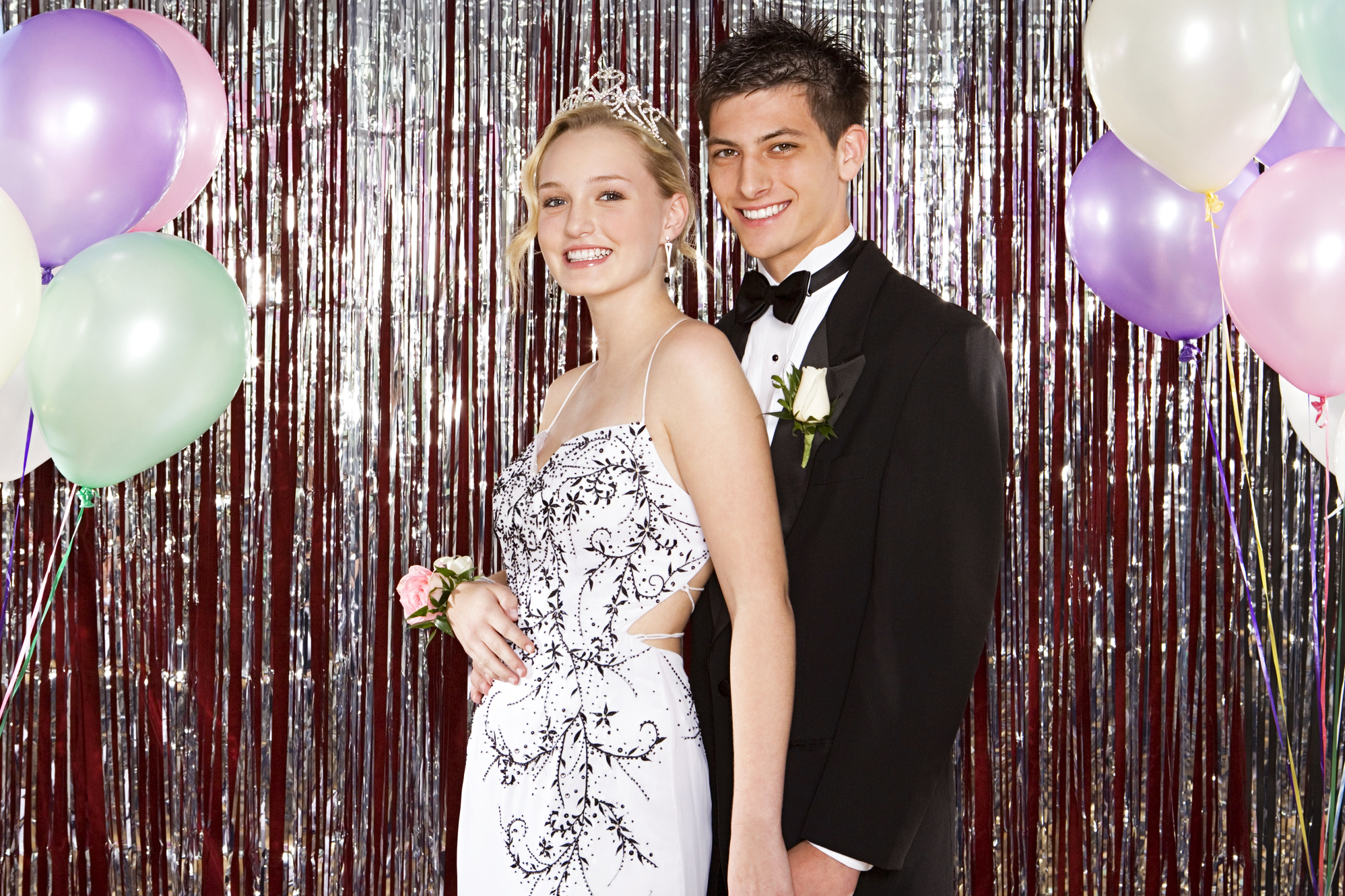 What are the activities in a prom night?